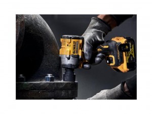 Аккумуляторный ударный гайковерт DeWalt DCF921E2T - фото 9